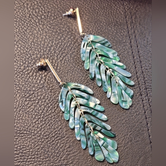 House of Harlow 1960 Green Leaf Drop Earrings - Picture 3 of 4